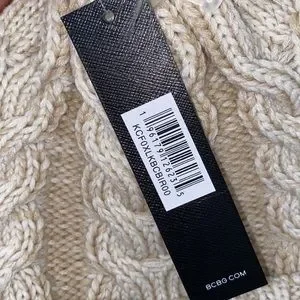 BCBGMaxAzria | Accessories | Bcbg Maxazria Cream Cozy  display picture 3